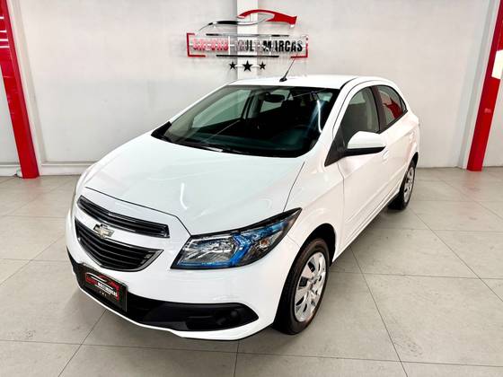 CHEVROLET ONIX 1.4 MPFI LT 8V FLEX 4P MANUAL CHEVROLET ONIX 1.4 MPFI LT 8V FLEX 4P MANUAL